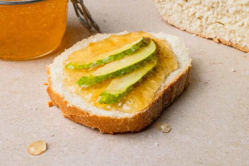Pear jam with cardamom